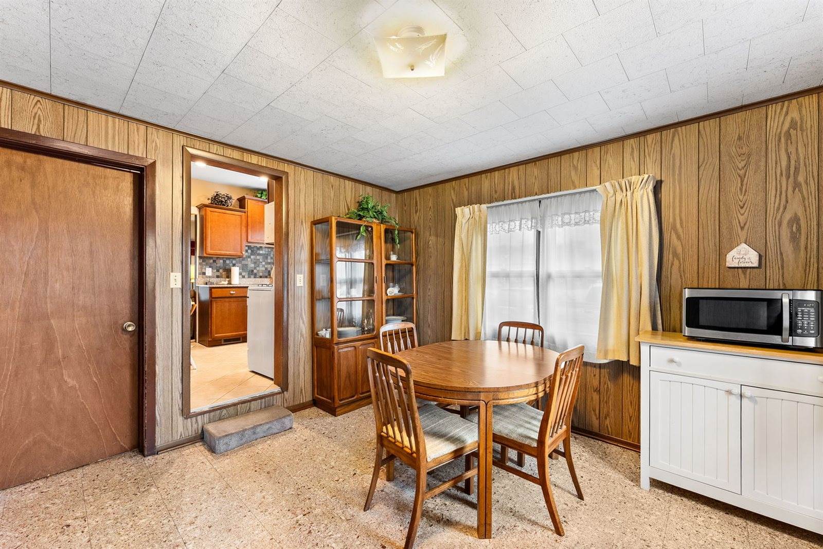 313 1st Avenue, Silvis, IL 61282