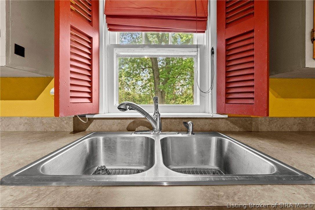 907 Allison Lane, Jeffersonville, IN 47130