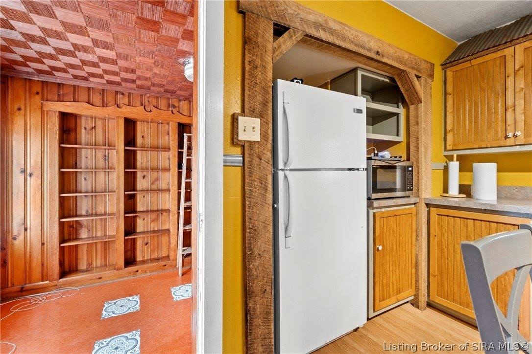 907 Allison Lane, Jeffersonville, IN 47130