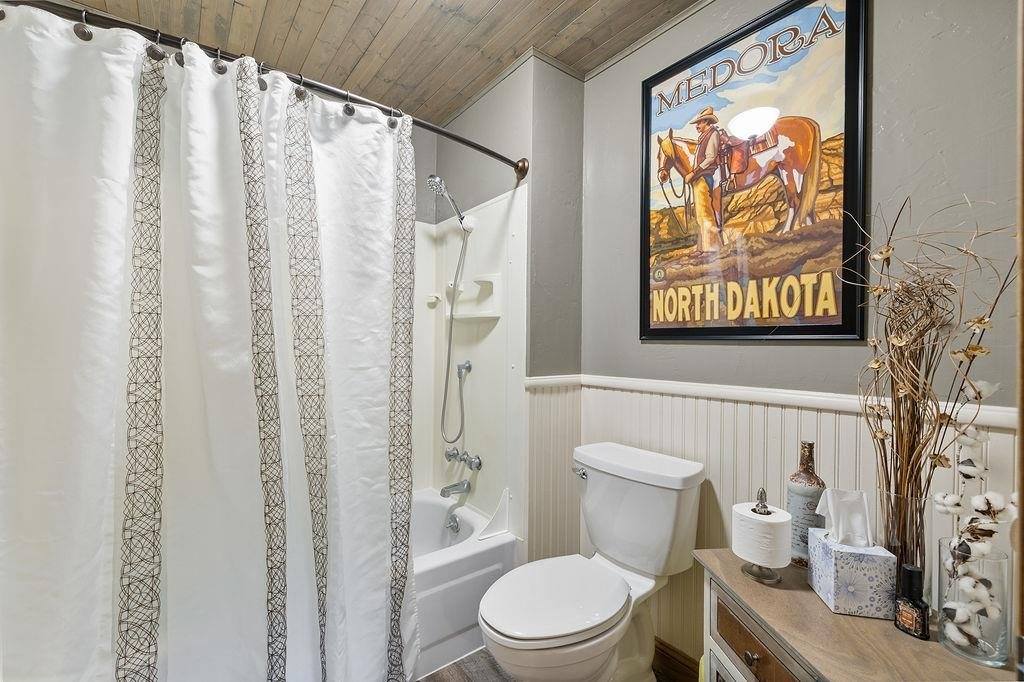 309 4th Ave SE, Mohall, ND 58761