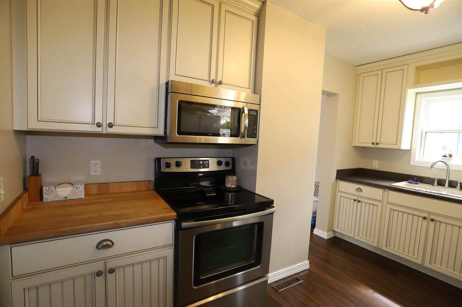 711 10th ST NW, Minot, ND 58703