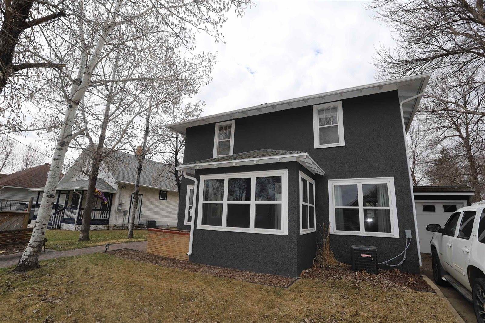 711 10th ST NW, Minot, ND 58703