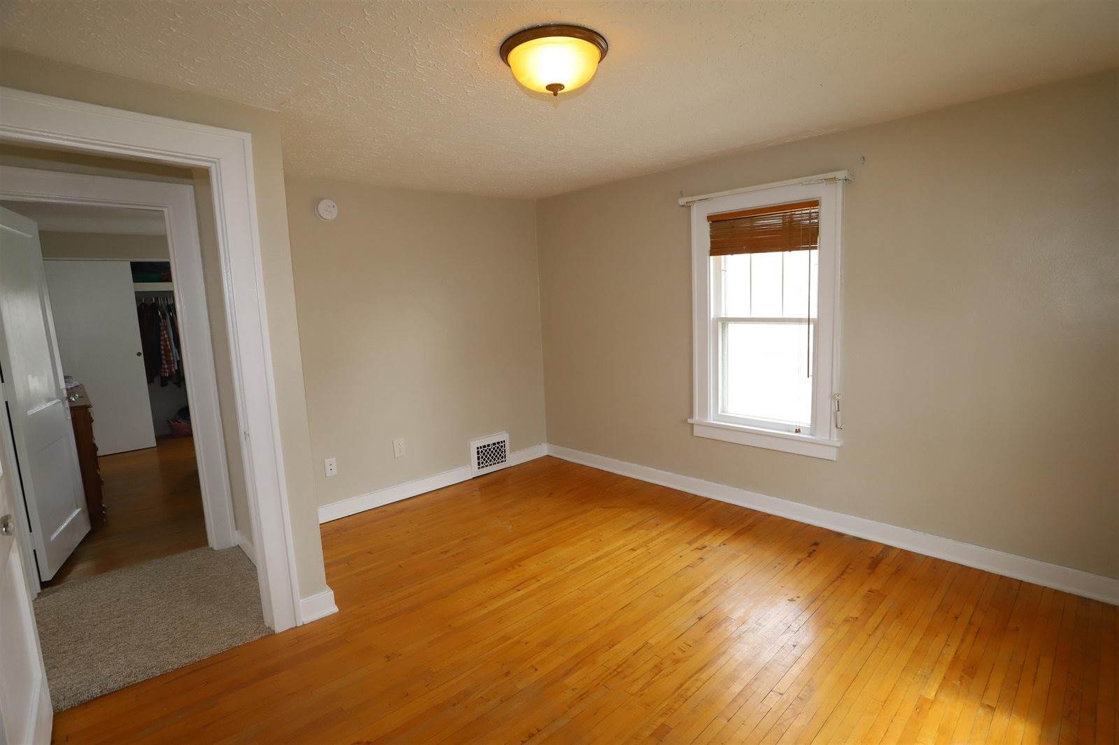 711 10th ST NW, Minot, ND 58703