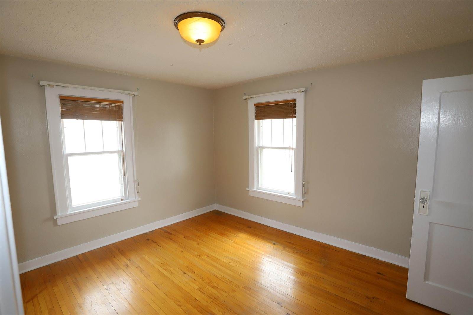 711 10th ST NW, Minot, ND 58703