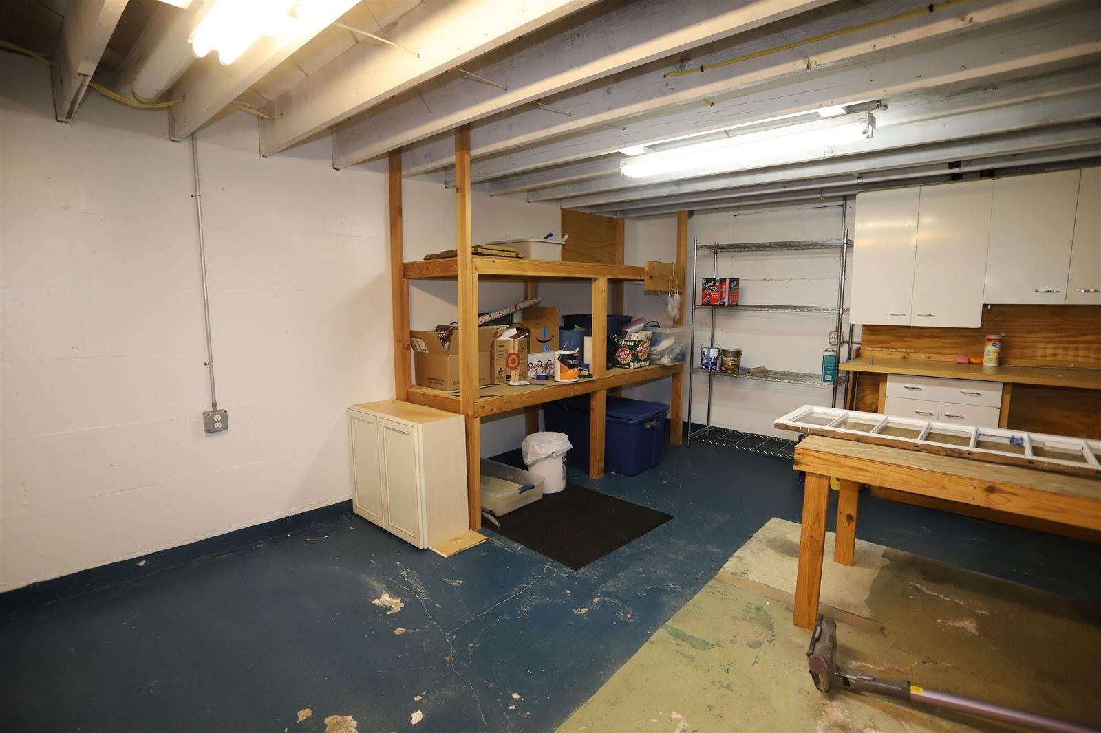 711 10th ST NW, Minot, ND 58703