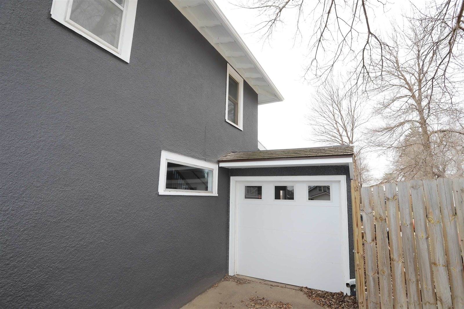 711 10th ST NW, Minot, ND 58703