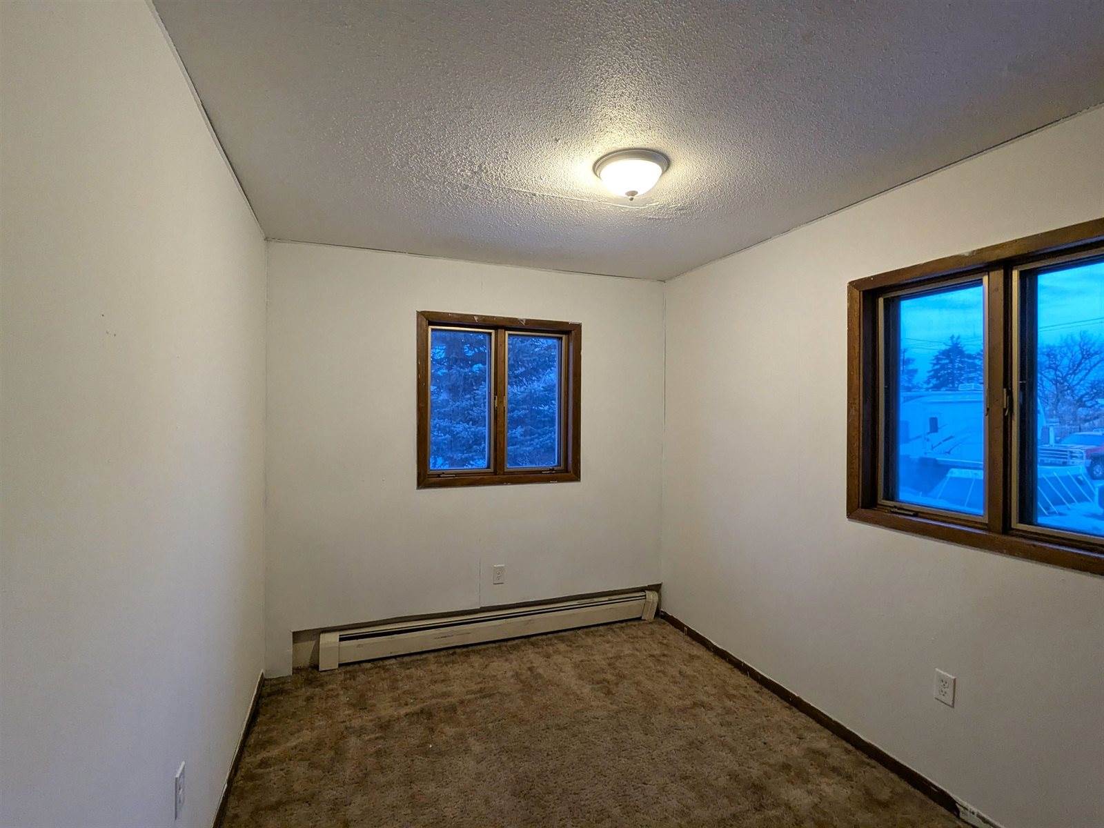 301 6th St NE, Mohall, ND 58761