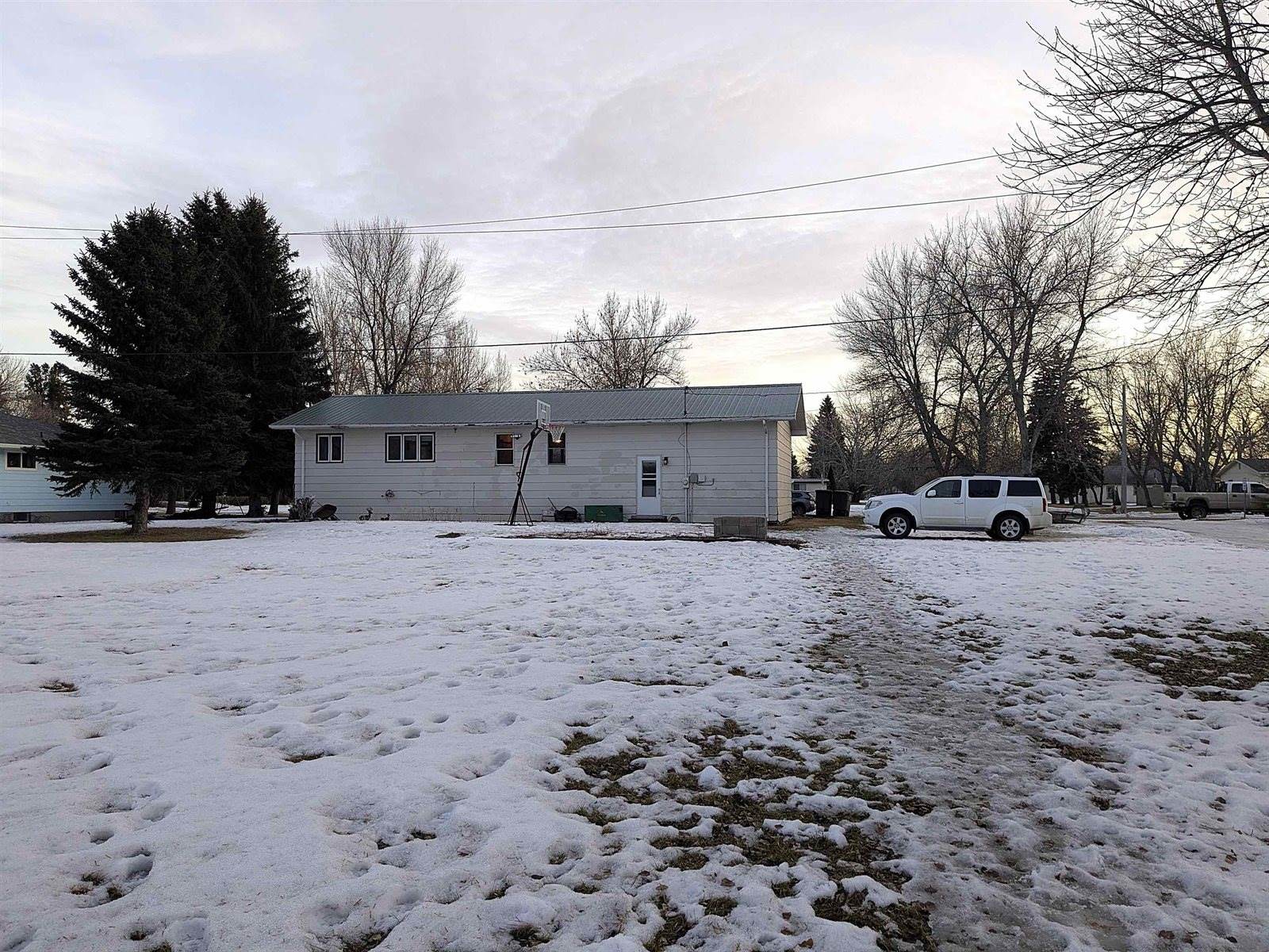 301 6th St NE, Mohall, ND 58761