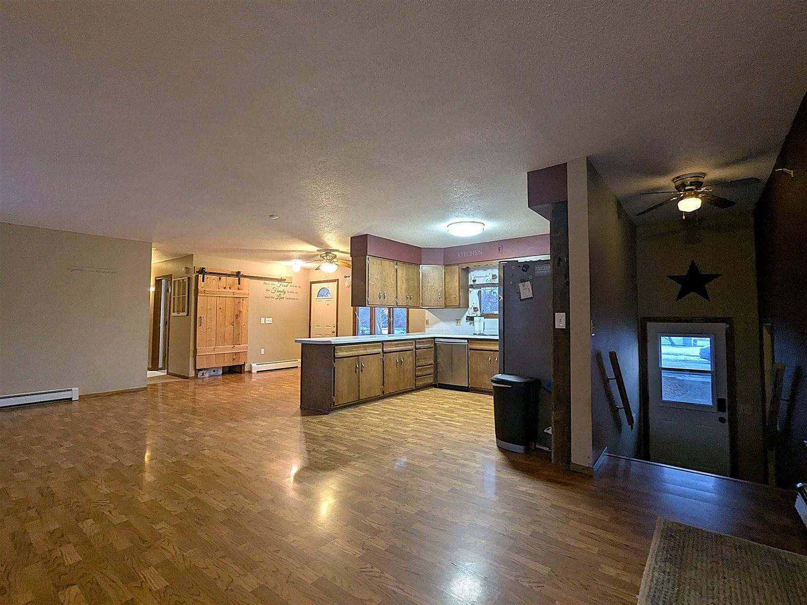 301 6th St NE, Mohall, ND 58761