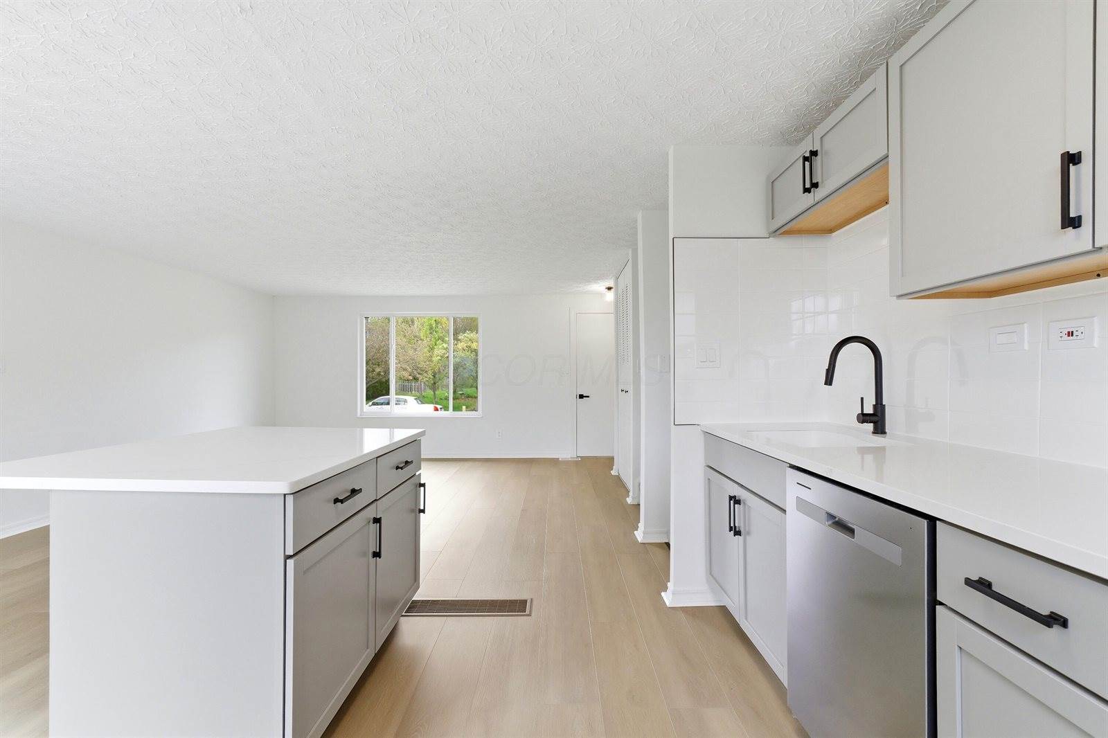 8669 Ripton Drive, Powell, OH 43065