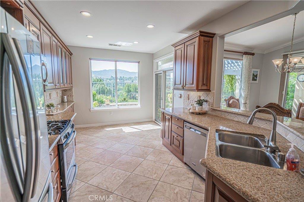19534 Eleven Court, Newhall, CA 91321