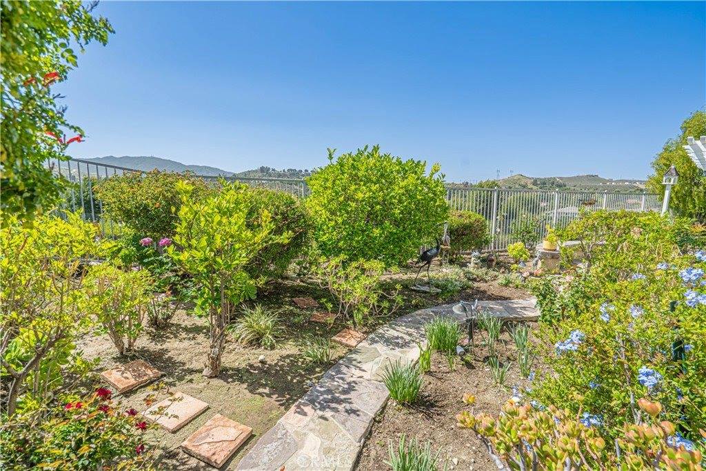 19534 Eleven Court, Newhall, CA 91321