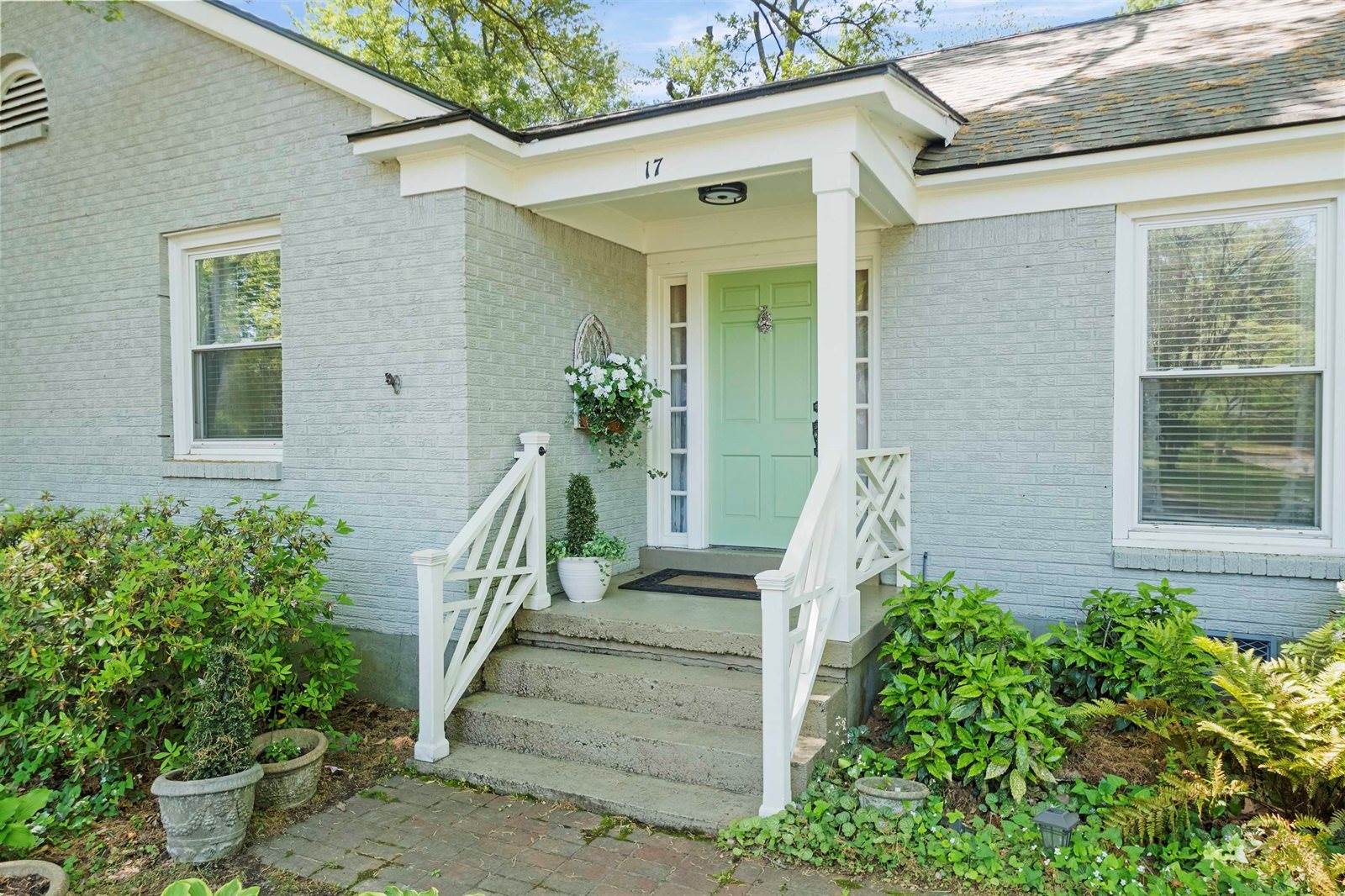 17 Mary Ann Dr, Memphis, TN 38117