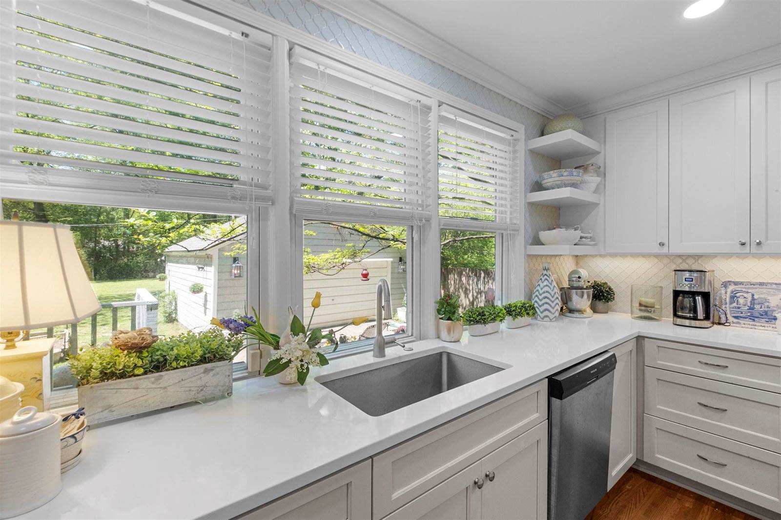 17 Mary Ann Dr, Memphis, TN 38117