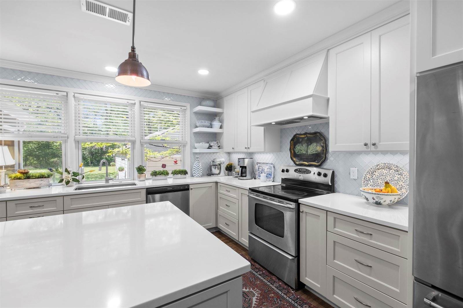 17 Mary Ann Dr, Memphis, TN 38117