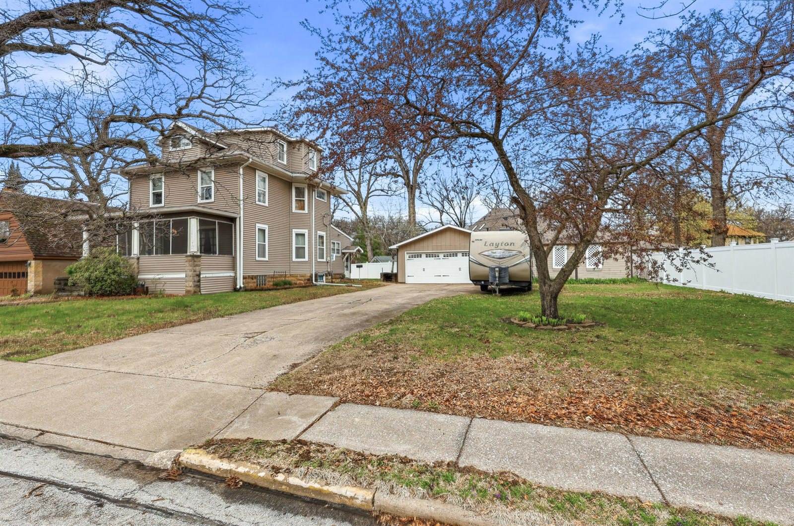 1587 34th Avenue, Moline, IL 61265