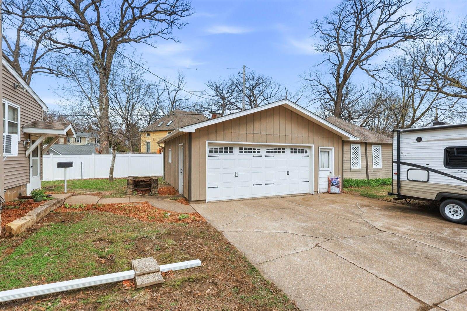 1587 34th Avenue, Moline, IL 61265