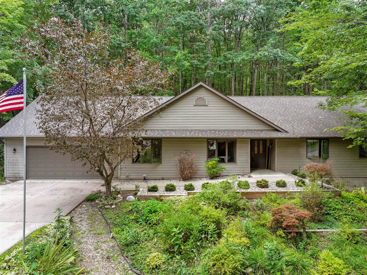 8675 North Loxley Road, Roscommon, MI 48653
