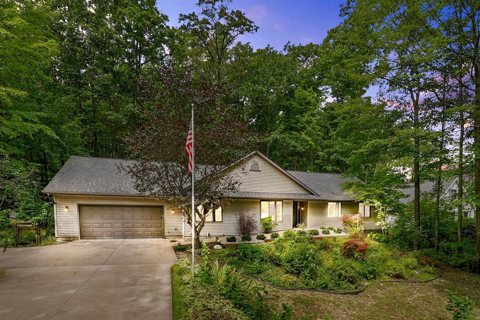 8675 North Loxley Road, Roscommon, MI 48653