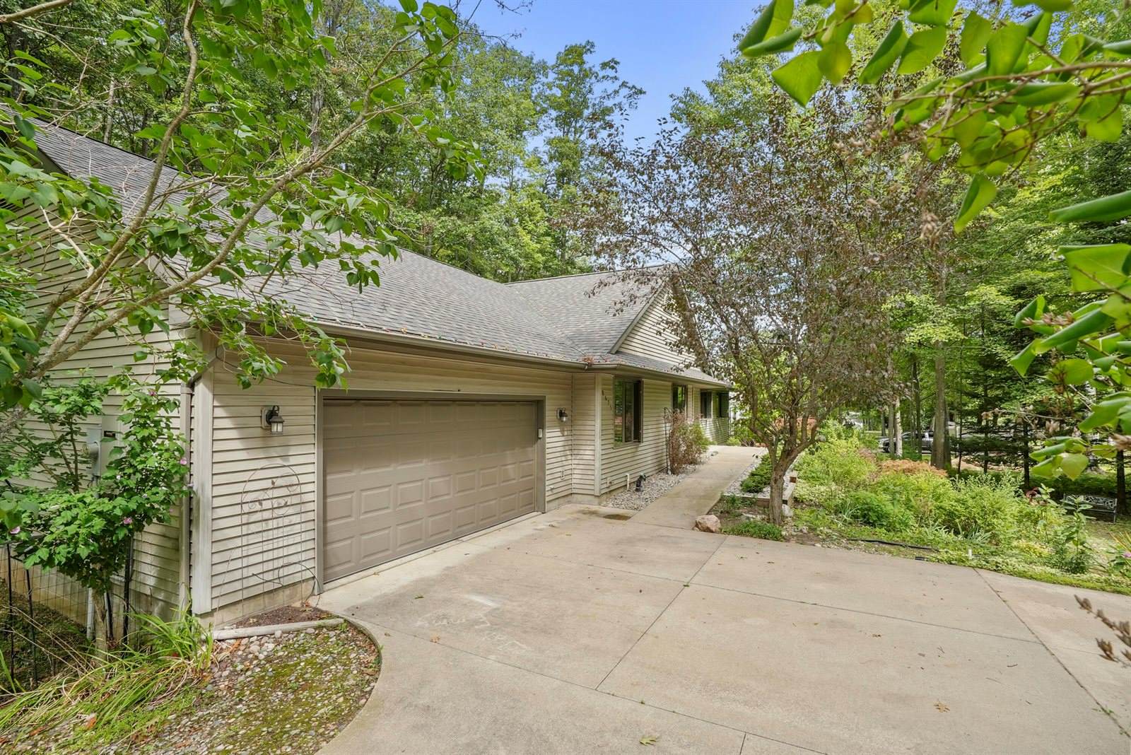 8675 North Loxley Road, Roscommon, MI 48653