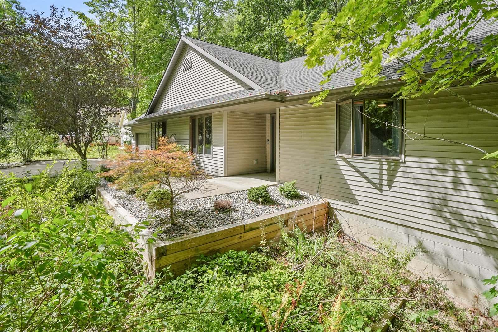 8675 North Loxley Road, Roscommon, MI 48653