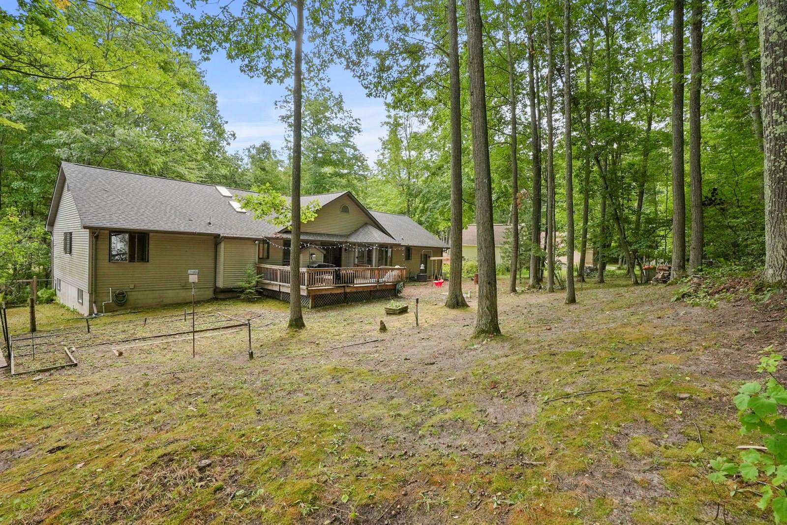8675 North Loxley Road, Roscommon, MI 48653