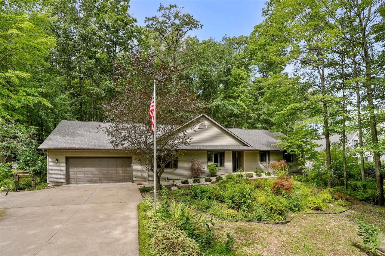 8675 North Loxley Road, Roscommon, MI 48653