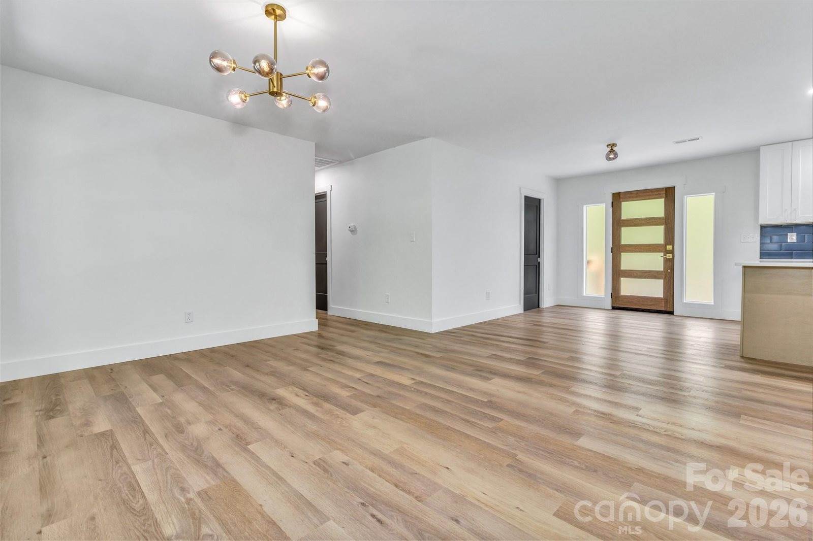 7 Angus Lane, Asheville, NC 28805