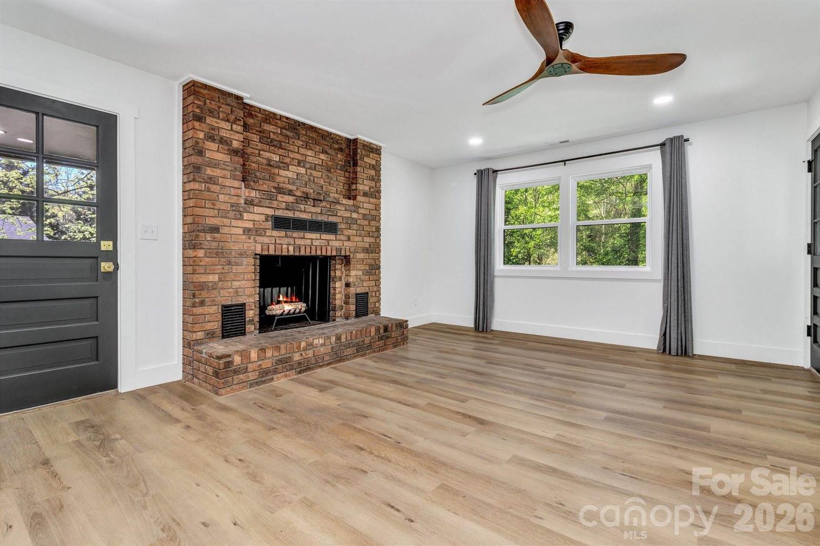 7 Angus Lane, Asheville, NC 28805