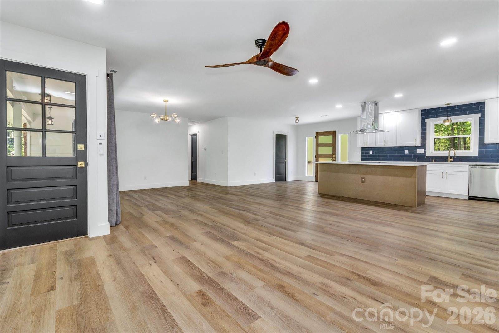 7 Angus Lane, Asheville, NC 28805