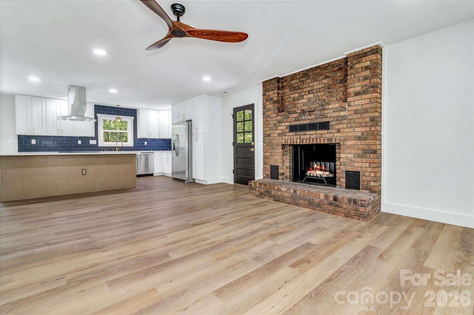 7 Angus Lane, Asheville, NC 28805