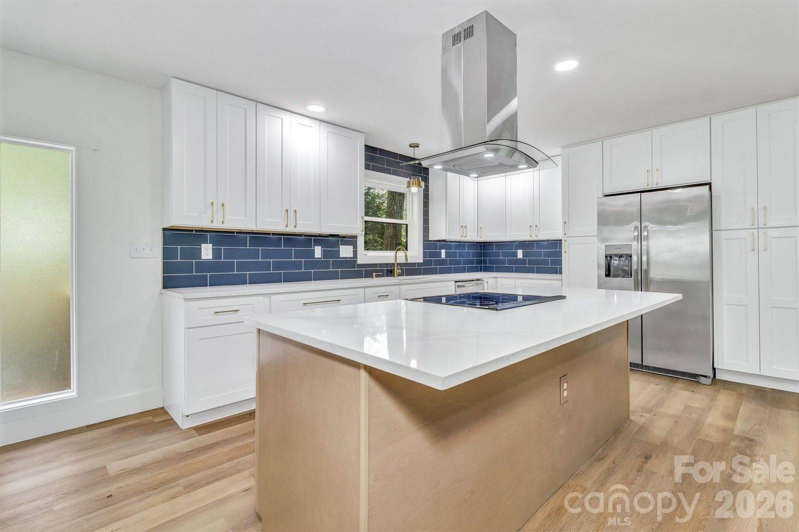 7 Angus Lane, Asheville, NC 28805