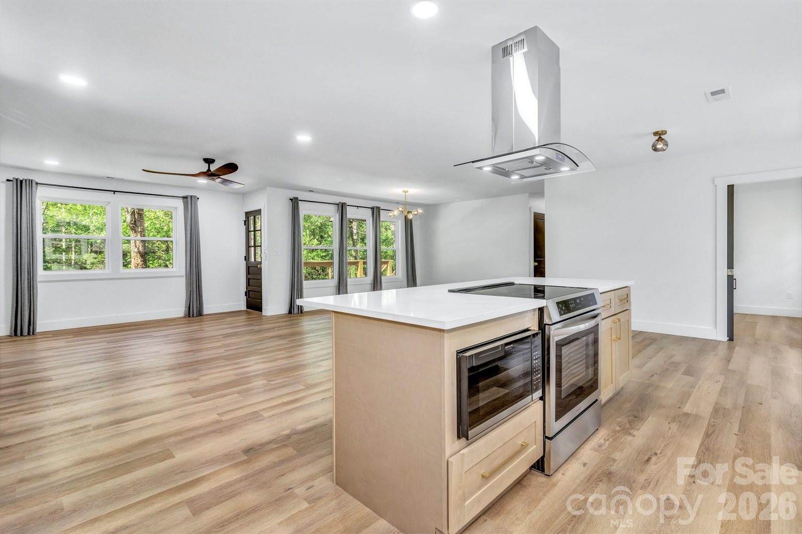 7 Angus Lane, Asheville, NC 28805