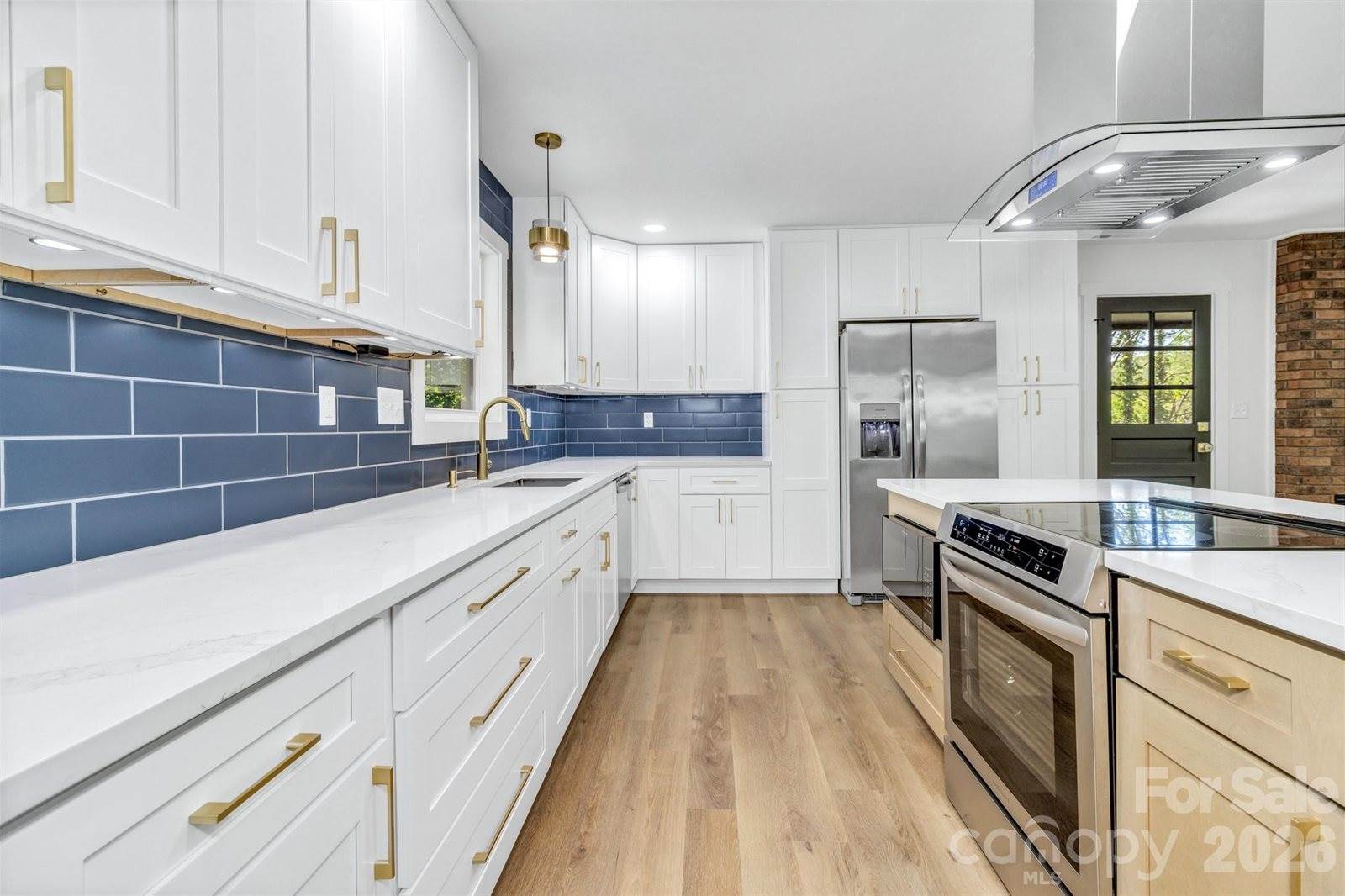 7 Angus Lane, Asheville, NC 28805