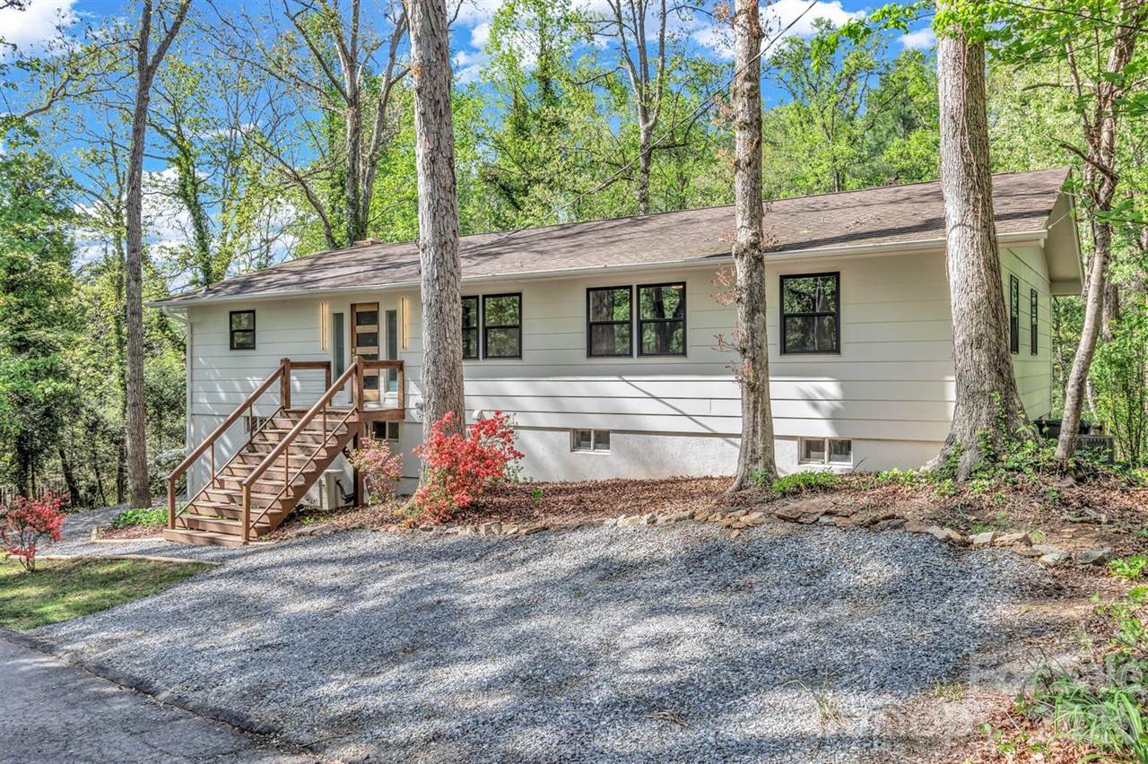 7 Angus Lane, Asheville, NC 28805