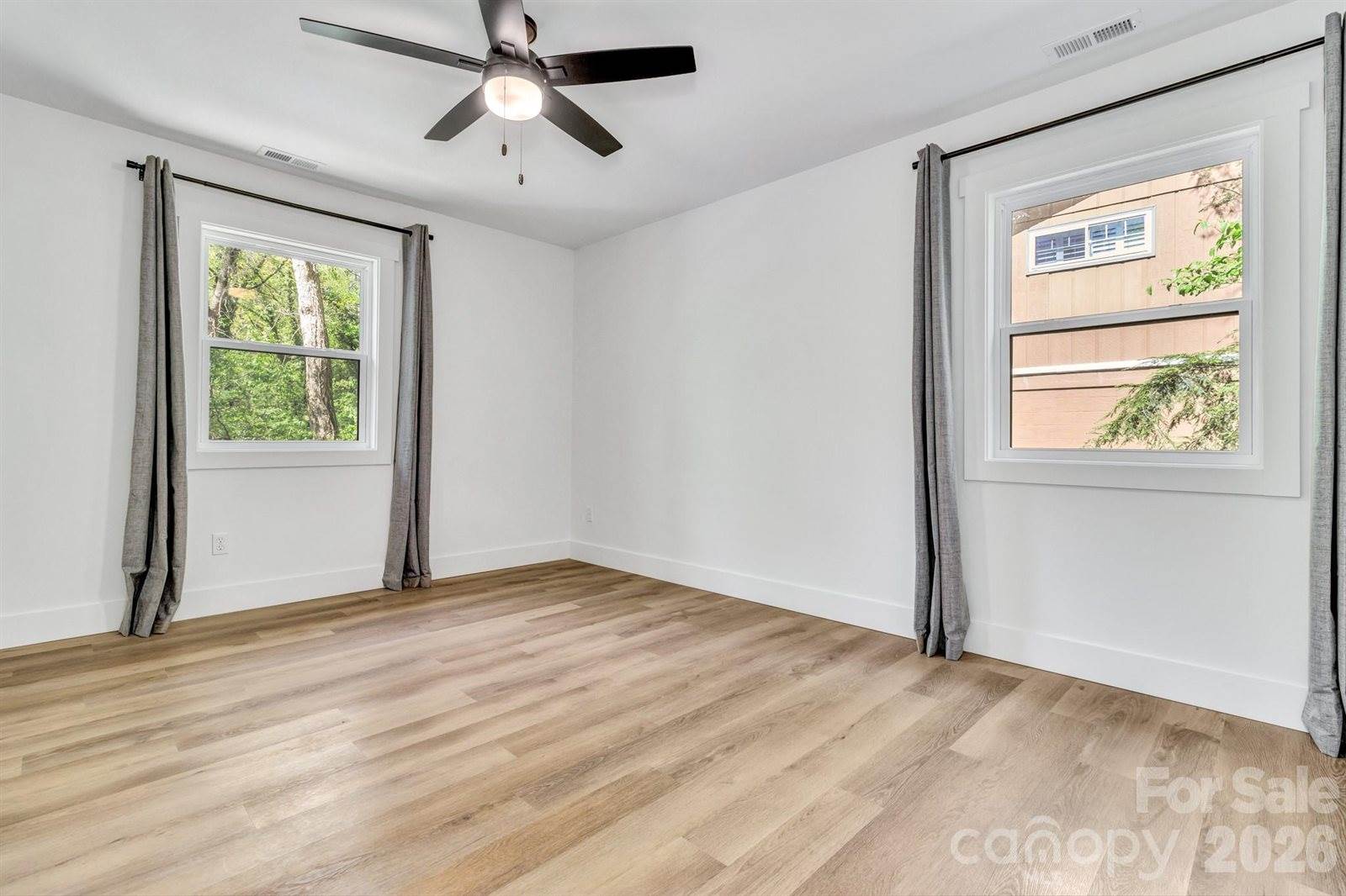 7 Angus Lane, Asheville, NC 28805