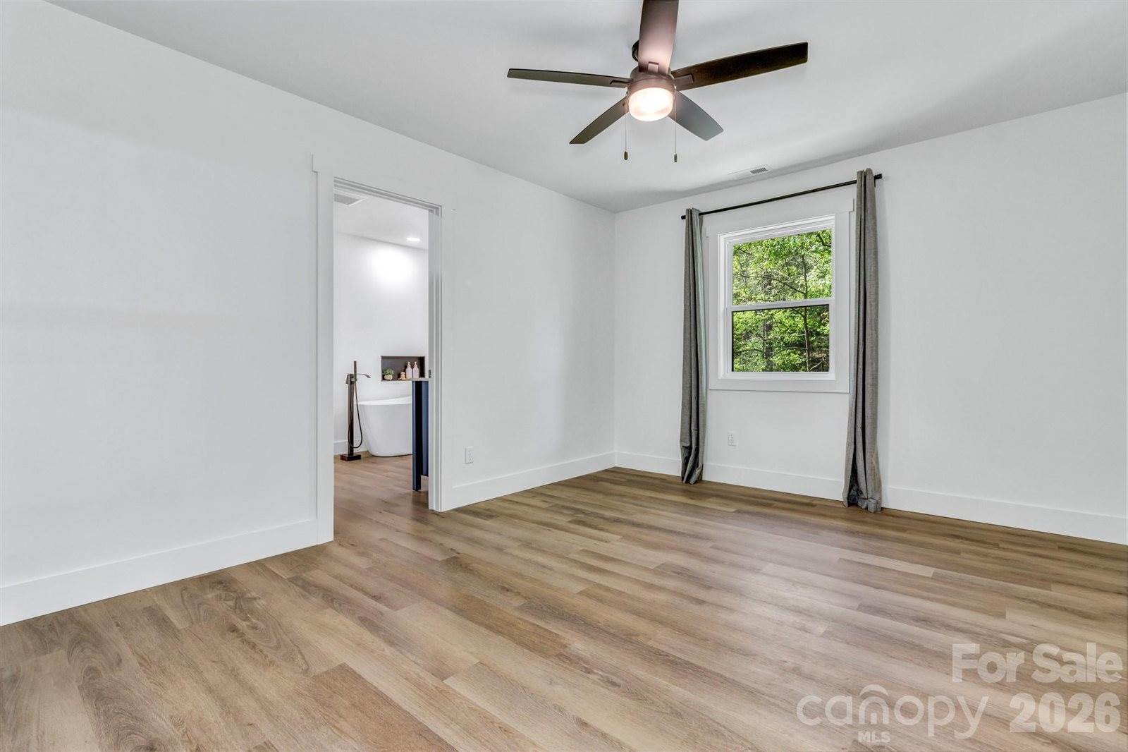 7 Angus Lane, Asheville, NC 28805