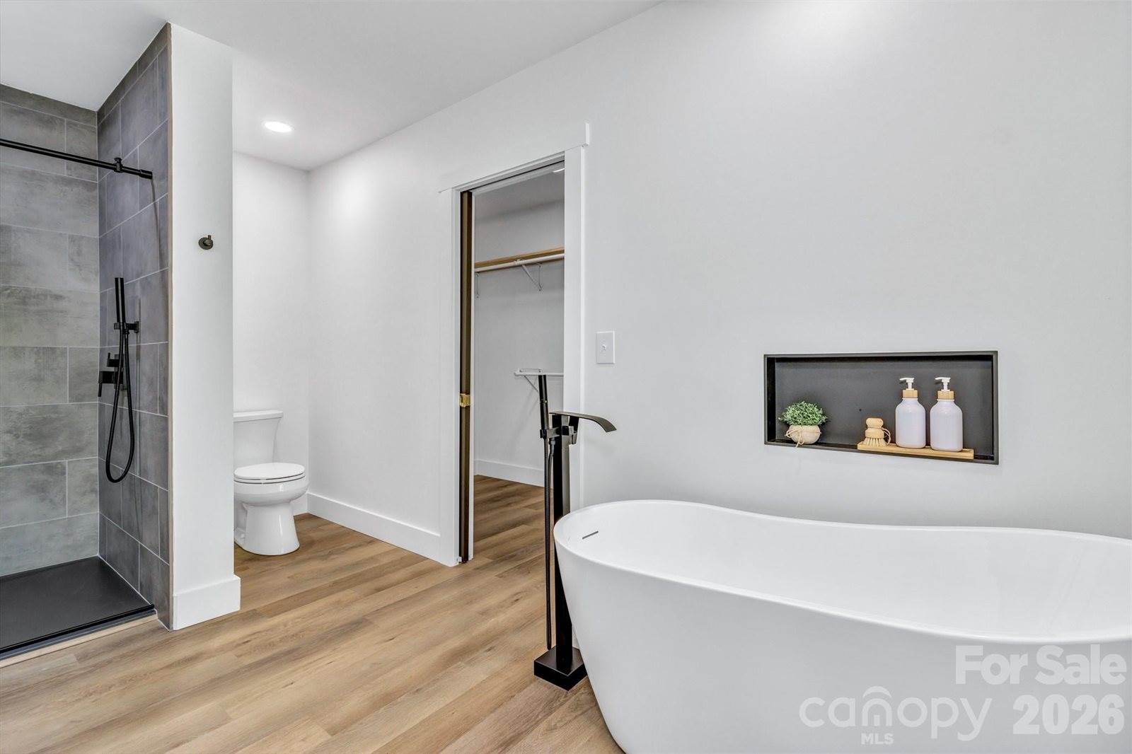 7 Angus Lane, Asheville, NC 28805