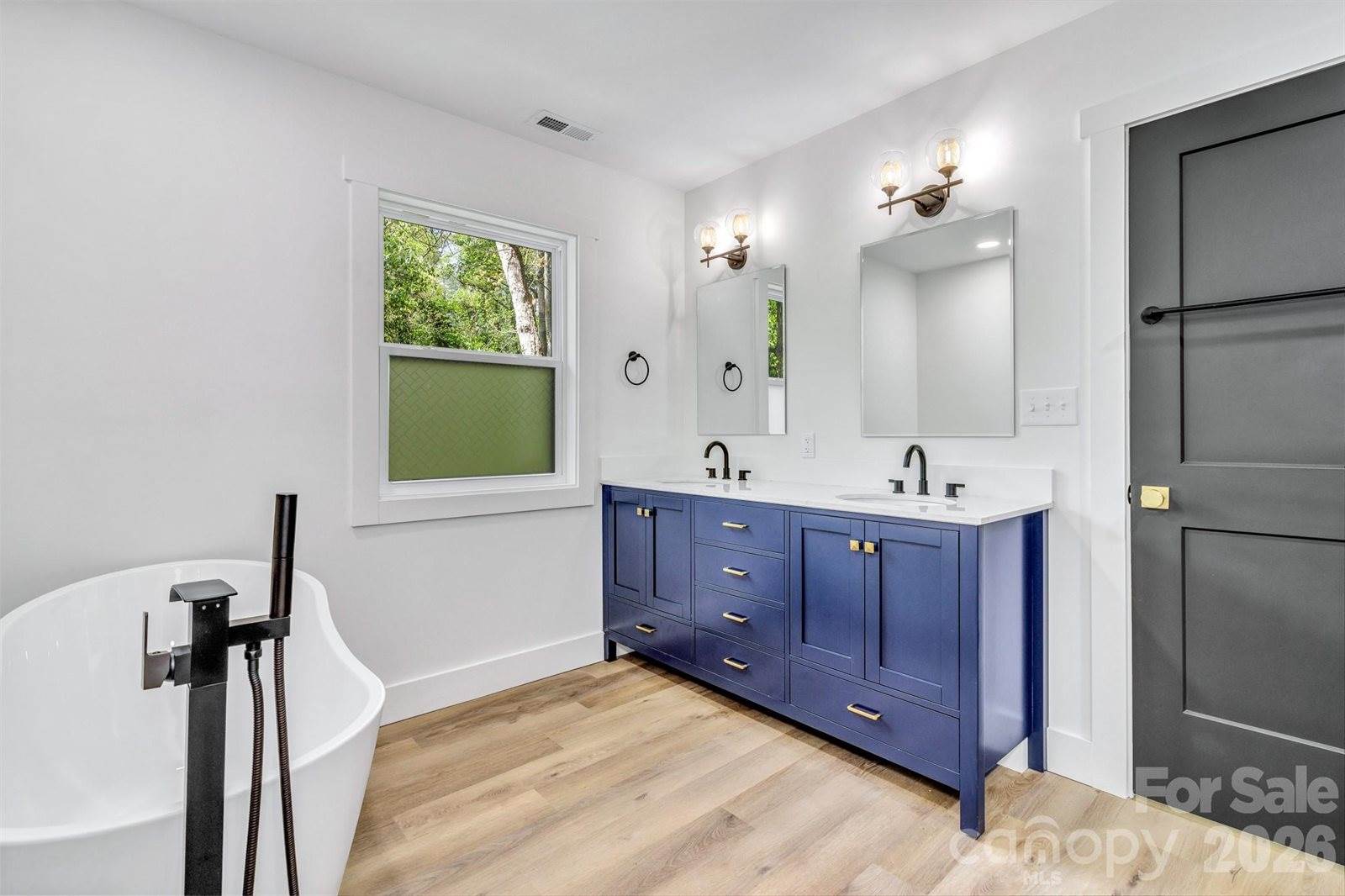 7 Angus Lane, Asheville, NC 28805