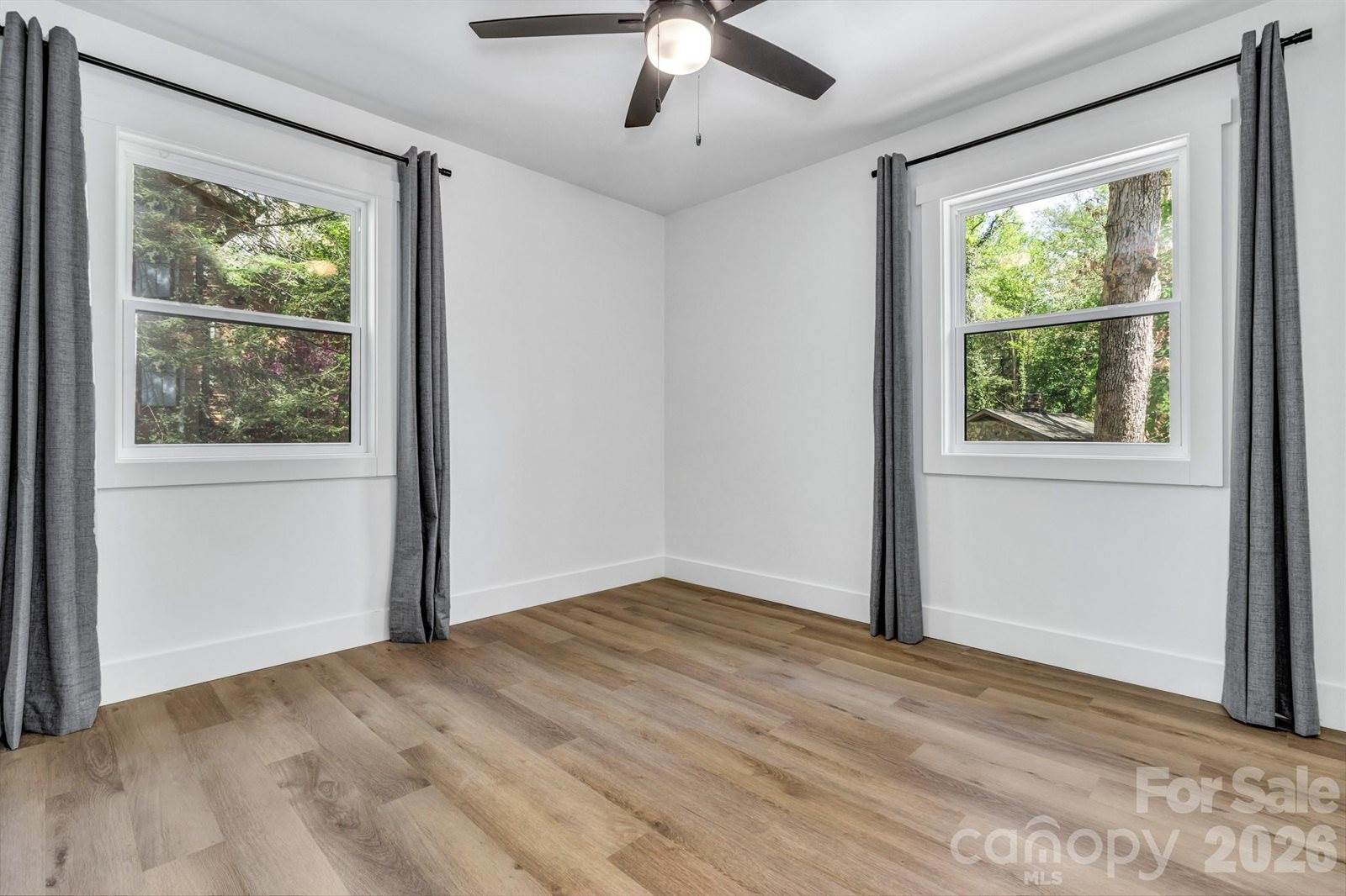 7 Angus Lane, Asheville, NC 28805