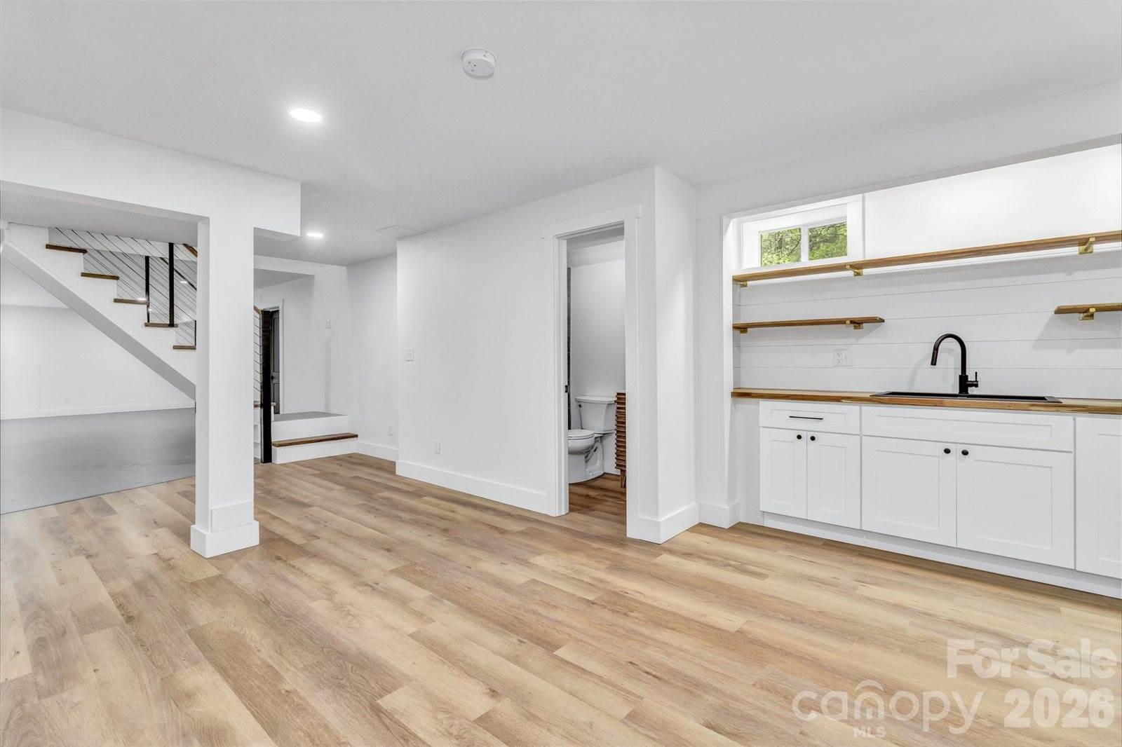 7 Angus Lane, Asheville, NC 28805