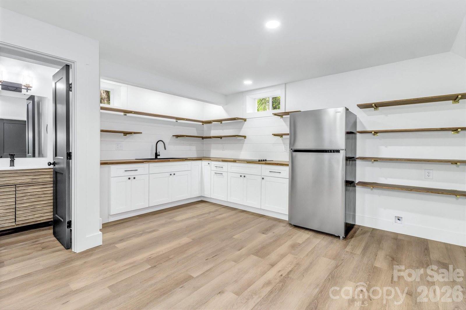 7 Angus Lane, Asheville, NC 28805