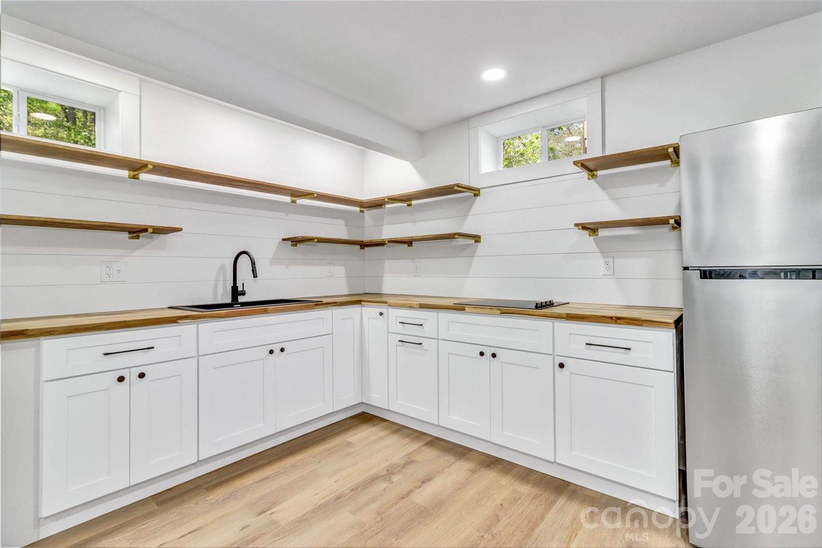 7 Angus Lane, Asheville, NC 28805