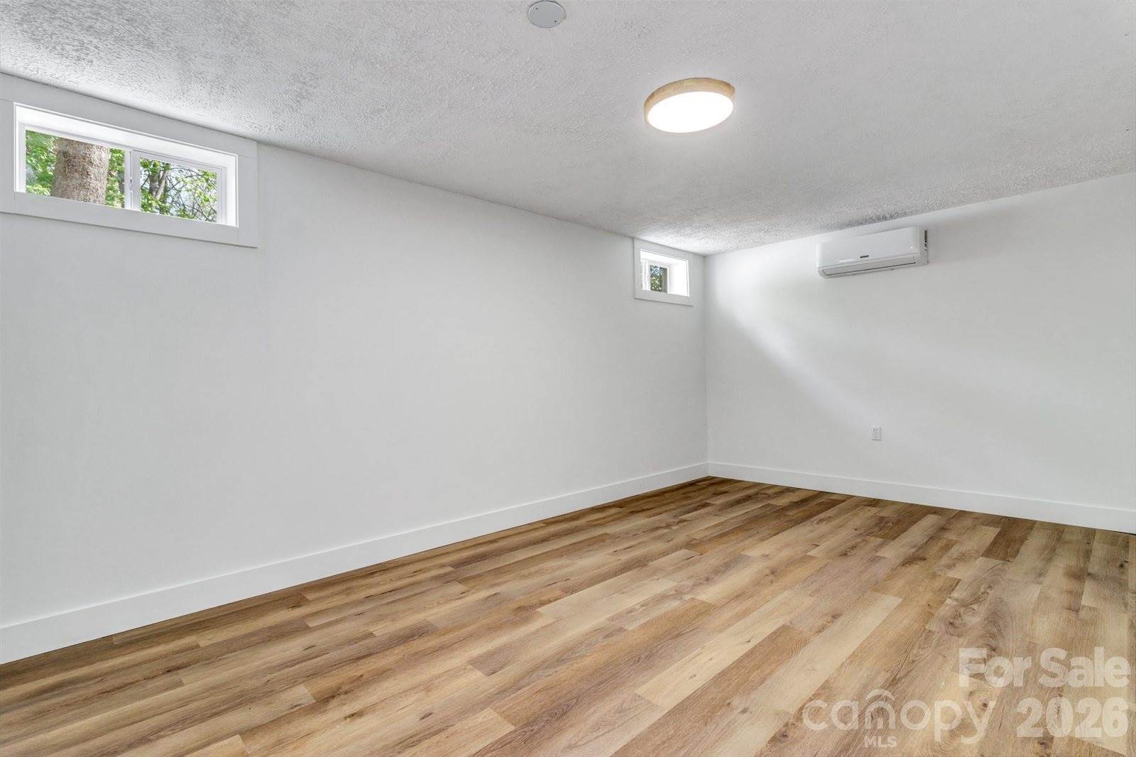 7 Angus Lane, Asheville, NC 28805