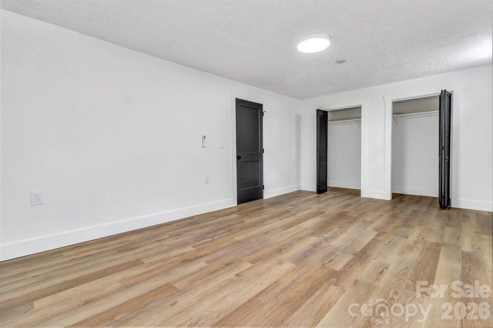 7 Angus Lane, Asheville, NC 28805