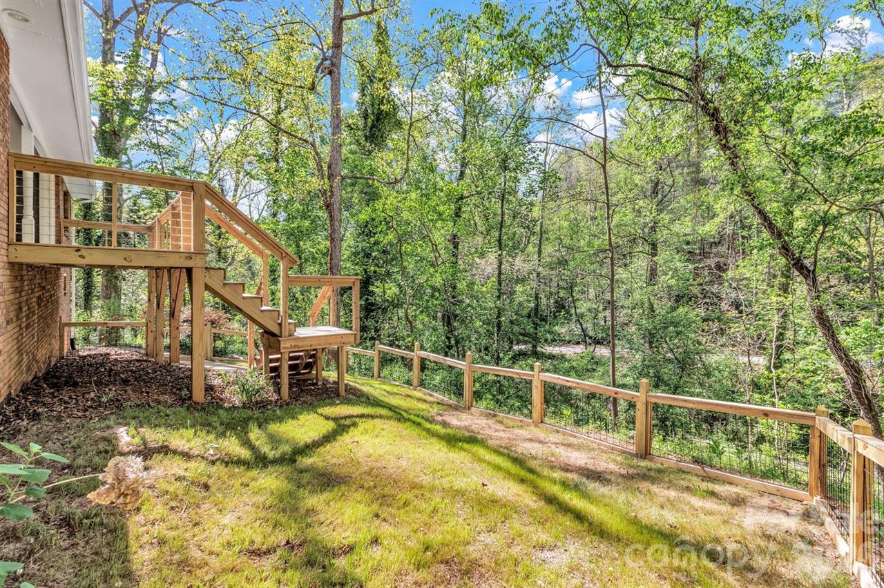 7 Angus Lane, Asheville, NC 28805