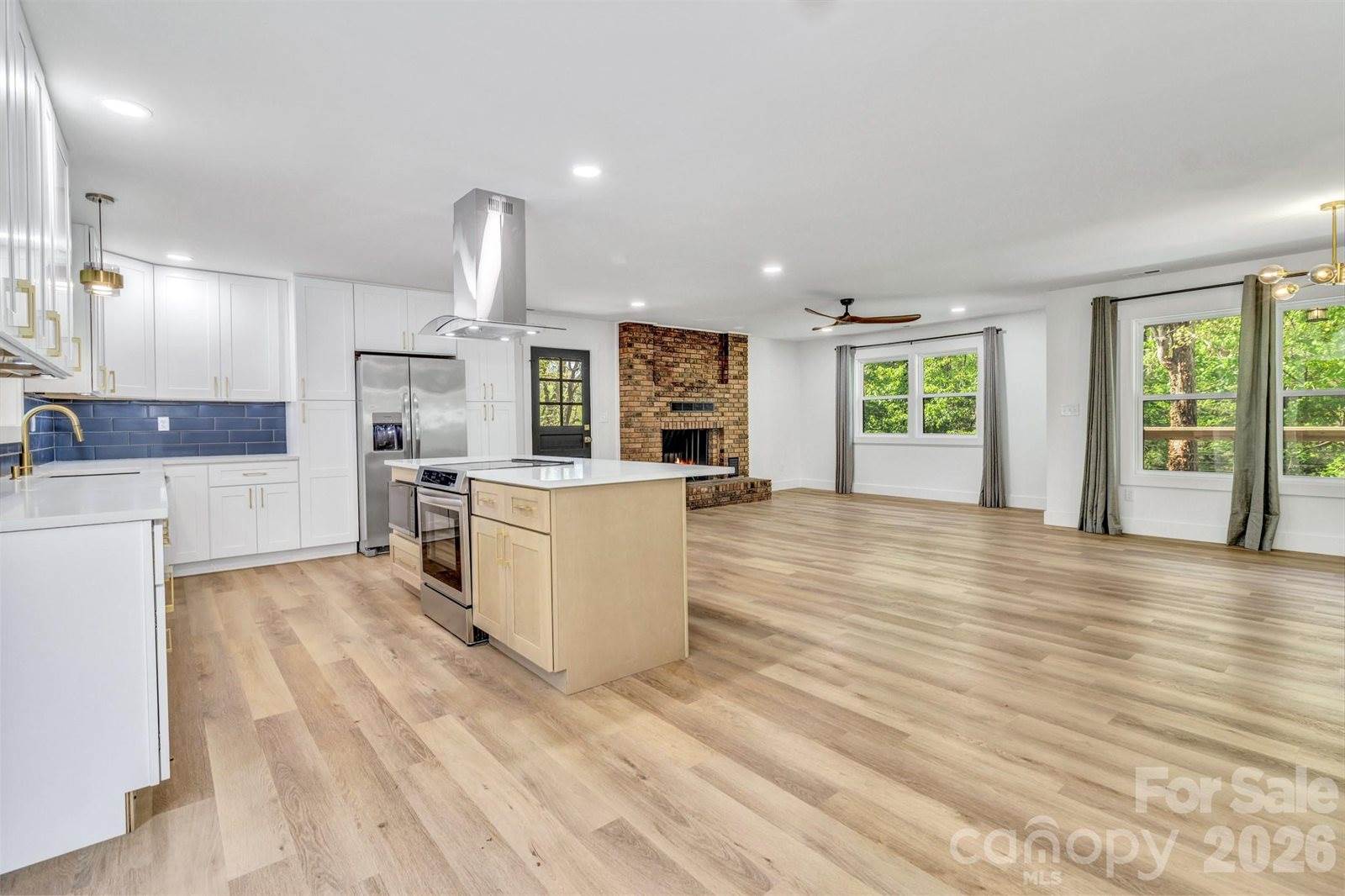 7 Angus Lane, Asheville, NC 28805