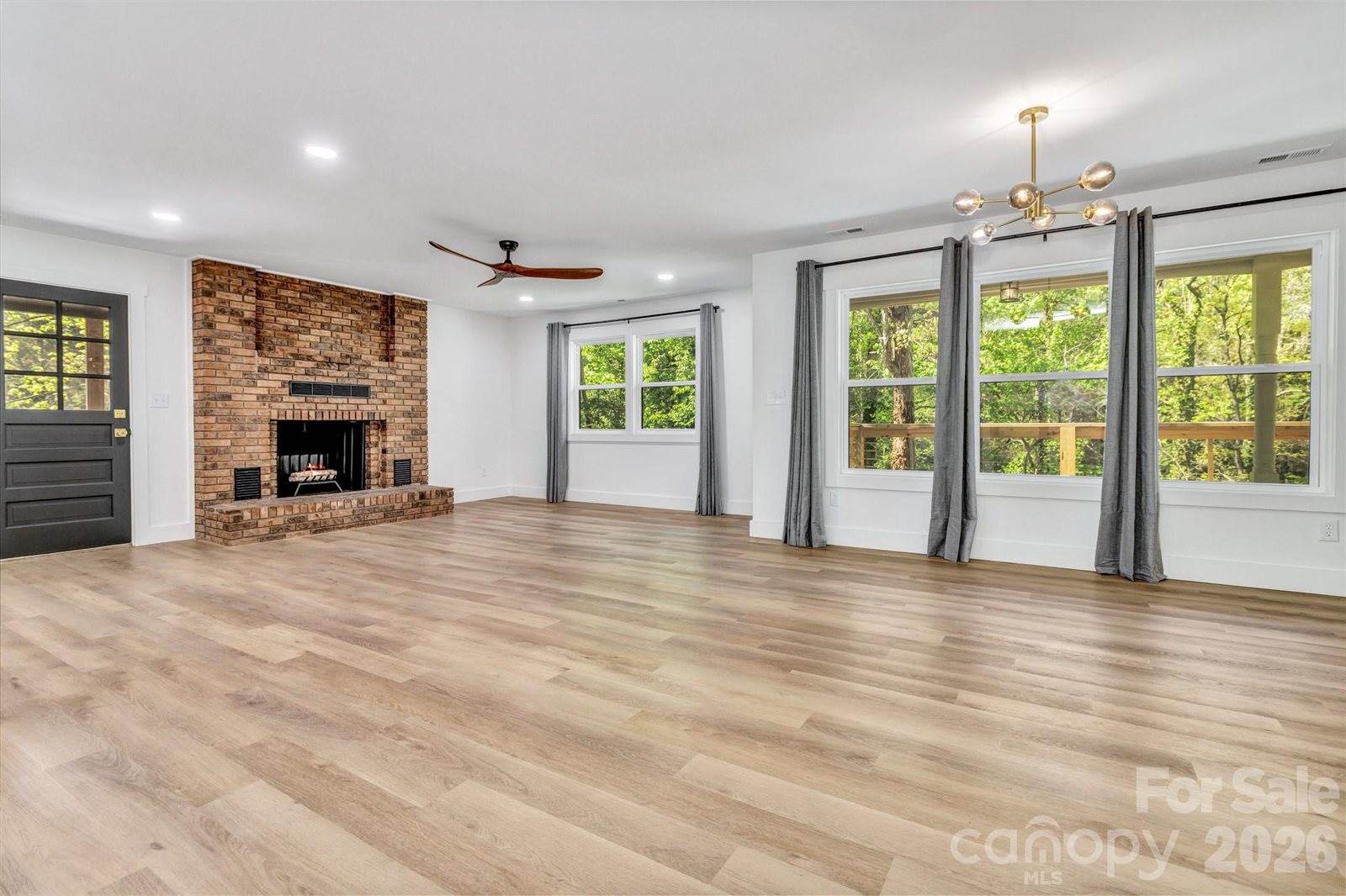 7 Angus Lane, Asheville, NC 28805