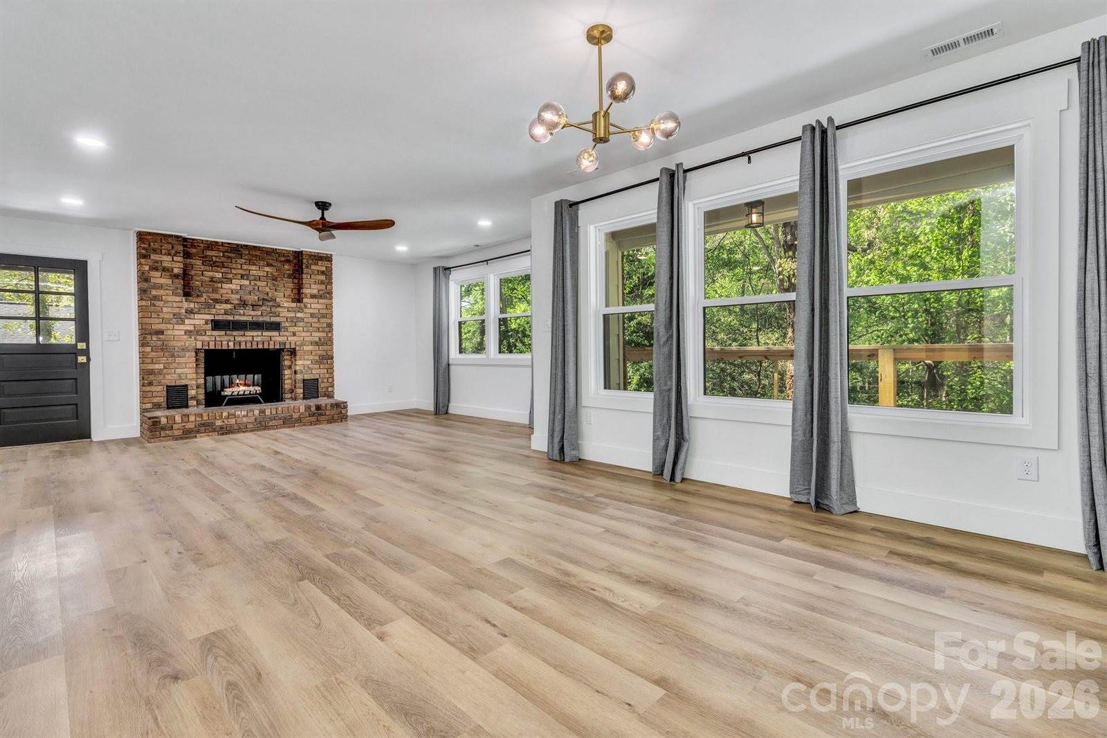 7 Angus Lane, Asheville, NC 28805