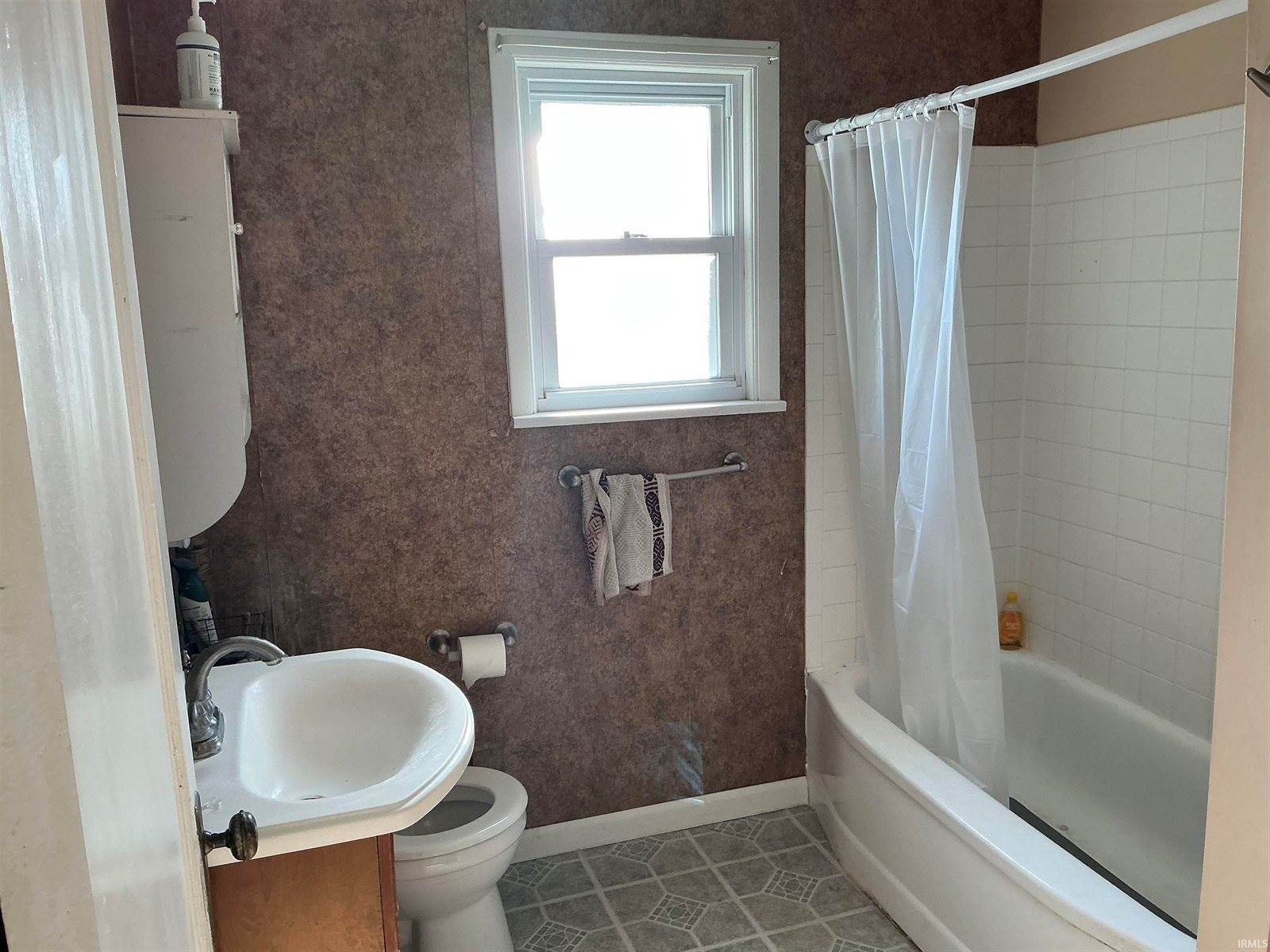 524 E Kickapoo, Hartford City, IN 47348